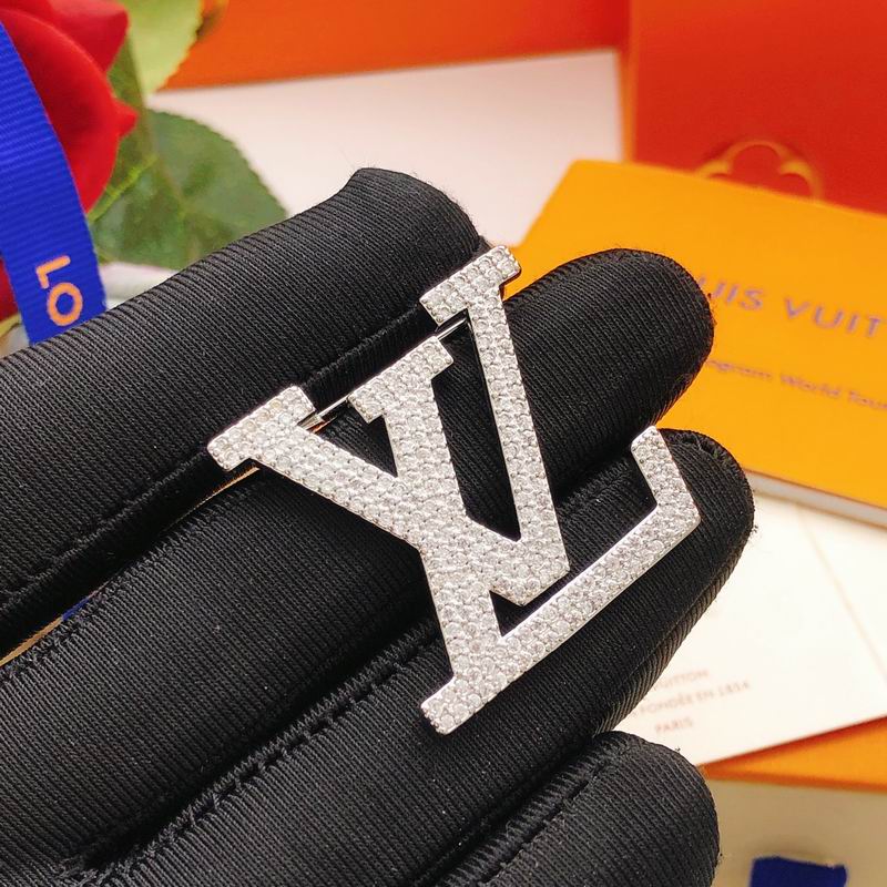LV Brooch 01yxx25